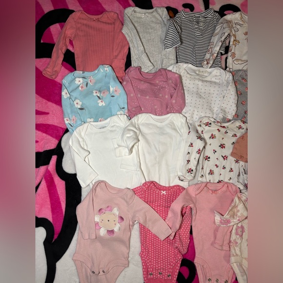 Newborn girl onesie bundle - Picture 3 of 8